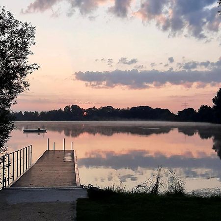 Ferienwohnung Auszeit-Ort Mit Wohlfuehl-Garantie Neu-Ulm Exterior foto